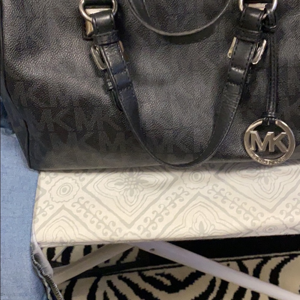 Handbag - Picture 3 of 10